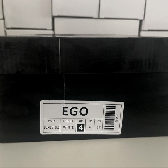 ♥️ White Snake Print Faux Leather Chain Padlock Detail Heels Size 6 New w/Box! - Picture 5 of 5